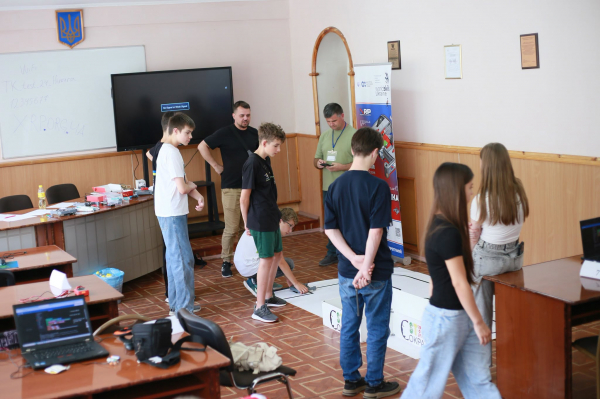 Школярі з Тернополя перемогли у всеукраїнських змаганнях із робототехніки (фото)