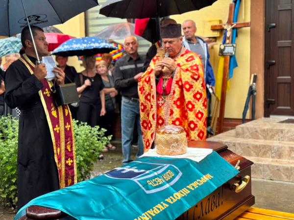 На Тернопільщині в останню путь провели захисника Володимира Сторожука (фото)