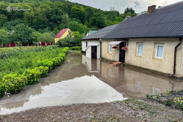 У Шумську власникам пошкоджених будинків внаслідок негоди виділили 1 млн грн (фото, відео)