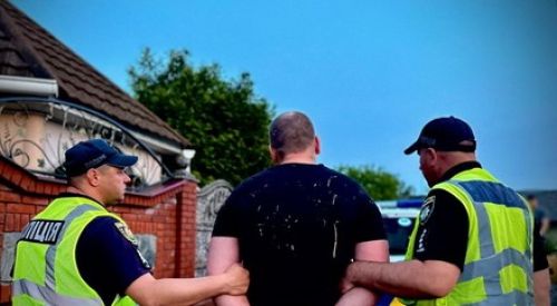У Тернополі чоловік вдерся до магазину та вдарив патрульного: суд відправив його до в’язниці