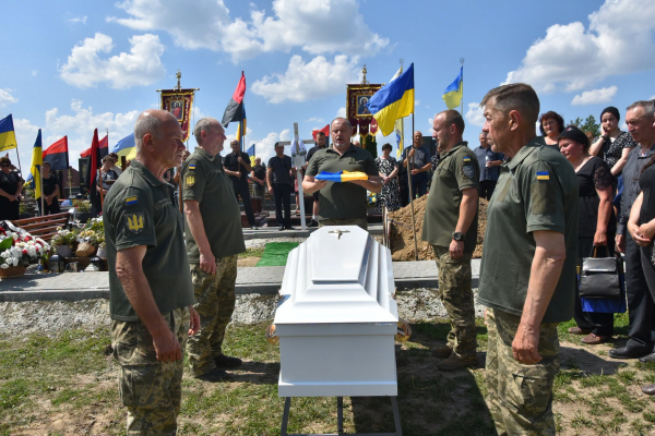 Теребовлянська громада провела в останню путь полеглого захисника Михайла Волочастого (фото)