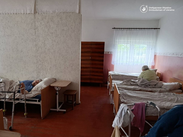 Ізоляція як покарання і прострочені ліки: у Почаївському інтернаті виявили порушення (фото)