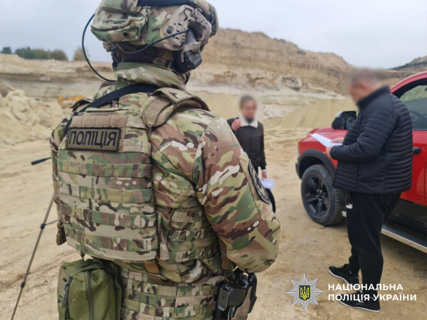 Понад 53 тисячі кубометрів піску незаконно видобули на Тернопільщині: трьом фігурантам оголосили підозру (фото, відео)
