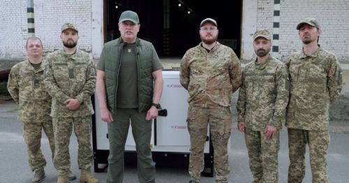 72 бригада імені Чорних запорожців отримала від «Української команди» електростанцію (фото, відео)