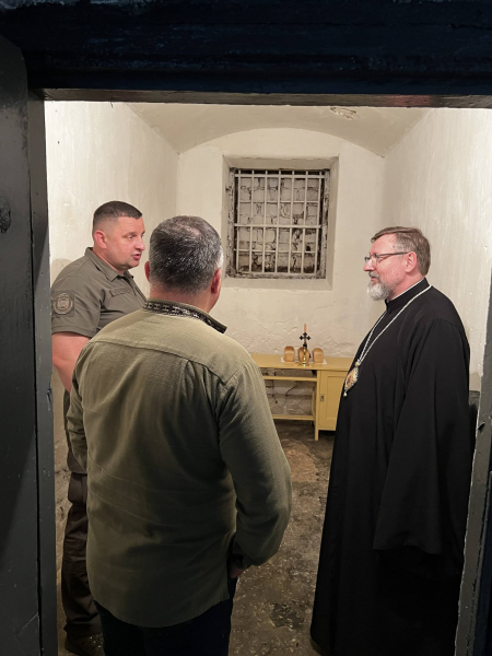 Ув'язнений намалював портрет Глави УГКЦ: Блаженніший Святослав побував у Чортківській установі виконання покарань (фото)