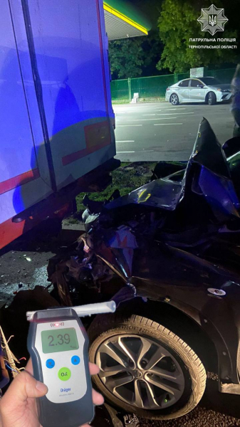 Вміст алкоголю у крові у 12 разів перевищив норму: у Смиківцях сталася аварія (фото)
