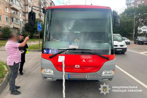 Травмувалася пенсіонерка у маршрутці Тернополя (фото)