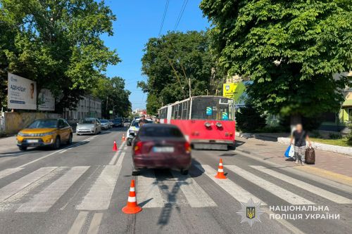 У Тернополі на Збаразькій збили жінку, яка переходила дорогу (фото)