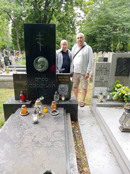 У Кракові на могилі Богдана Лепкого знищили барельєф: делегація з Бережан встановила тимчасову копію (фото)