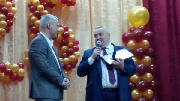 У ТСШ №29 подякували директору Анатолію Васильовичу за багаторічну працю (фото)