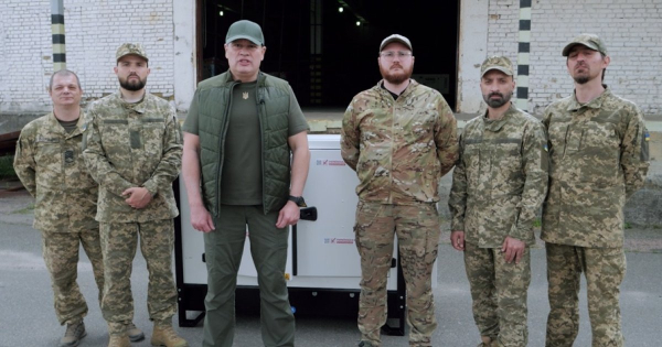 72 бригада імені Чорних запорожців отримала від «Української команди» електростанцію (фото, відео)