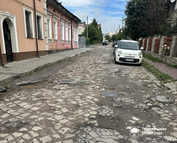 На «Новому світі» у Тернополі мешканці добилися ремонту дороги, завдяки петиції (ФОТО)