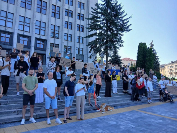 У Тернополі вийшли на мітинг проти відставки Федорова (фото, відео)
