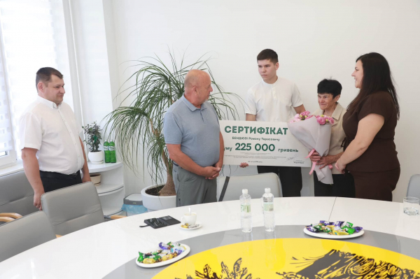 Випускник з Тернопільщини склав НМТ на 200 балів та отримав 225 тисяч гривень (фото)