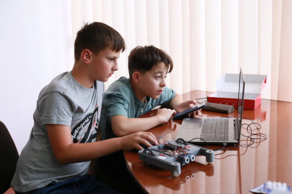 Школярі з Тернополя перемогли у всеукраїнських змаганнях із робототехніки (фото)
