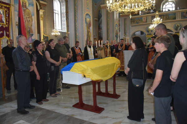 Теребовлянська громада провела в останню путь полеглого захисника Михайла Волочастого (фото)