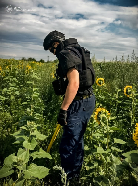Відлуння Другої світової: на Зборівщині рятувальники вилучили артилерійський снаряд (фото)