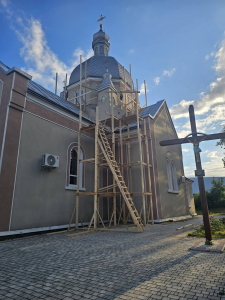 Повністю замінюють купол: у селі на Тернопільщині ремонтують храм (фото)