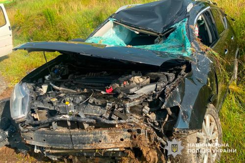 Машина розбита повністю: у Чистилові водій не впорався з керуванням (фото)