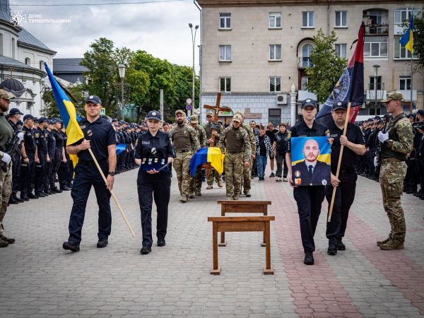 У Тернополі в останню путь провели старшого сержанта поліції Івана Нагайовського (фото)
