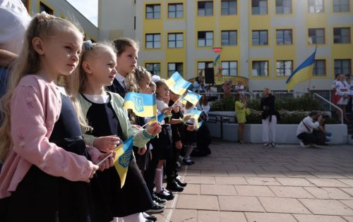 Хто визначатиме дату останнього дзвоника та тривалість літніх канікул для школярів Тернопільщини: уряд затвердив новий навчальний рік