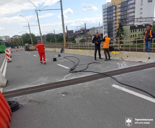 Частково перекрили вулицю Бродівську: як змінився рух транспорту в Тернополі (фото)