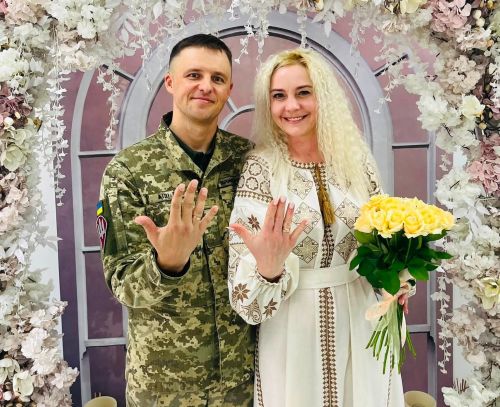 Попри війну – разом: у Тернополі військовий Михайло та Анастасія стали подружжям (фото)