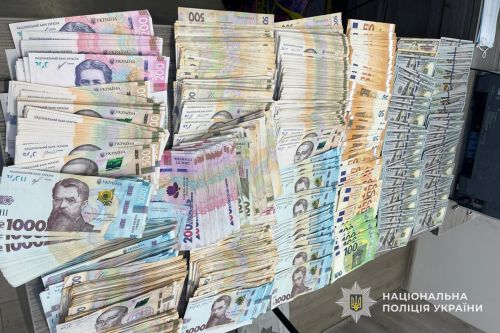 Представлялися працівниками СБУ: пенсіонерка з Тернополя віддала шахраям понад мільйон гривень (фото)