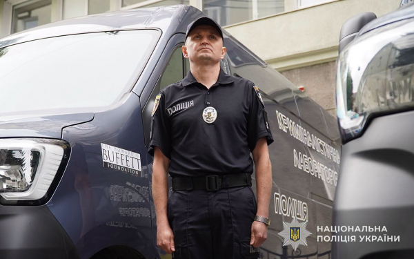 Поліції Тернопільщини передали нові службові авто та мобільні криміналістичні лабораторії (фото)