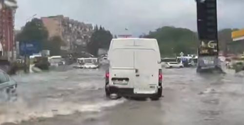У Тернополі відкачують воду з підтоплених ділянок на вулицях Гайова Бічна, Микулинецька, Стадникової, Коновальця та Оболоня (відео)