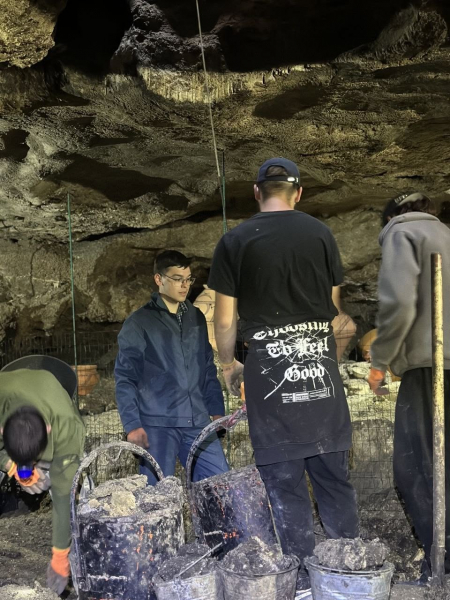 До однієї з найзагадковіших печер України на Тернопільщині з'їхалися студенти п'яти університетів (фото)