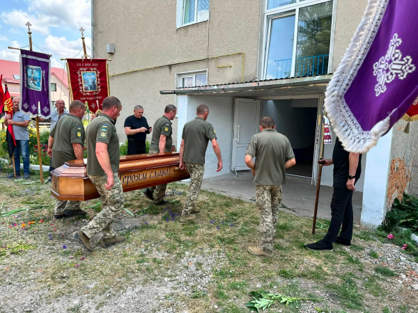 «На щиті» до Козівської громади повернувся захисник Михайло Завиташ (фото)