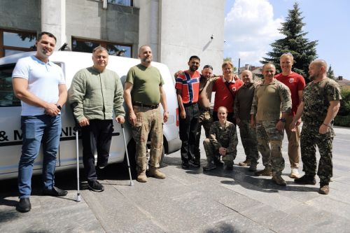 Центр нацспротиву Тернопільщини отримав автомобіль від волонтера з Норвегії (фото)