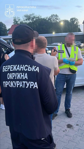 У Бережанах затримали двох людей, які за 9 тисяч доларів обіцяли переправити чоловіка до Угорщини (фото)