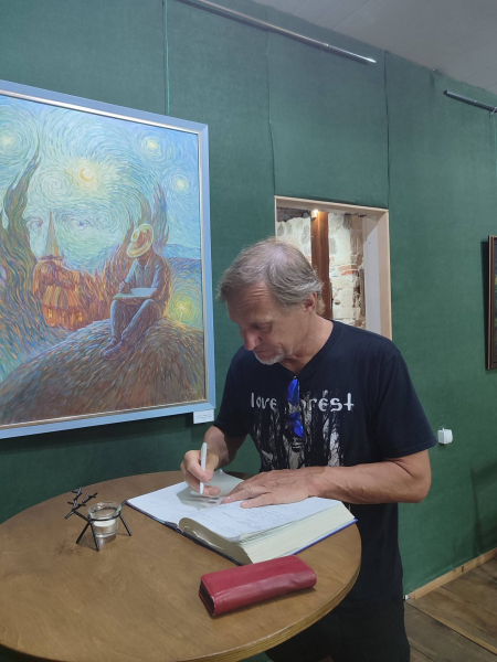 Лідер гурту «Воплі Відоплясова» Олег Скрипка відвідав Бережанський замок (фото)