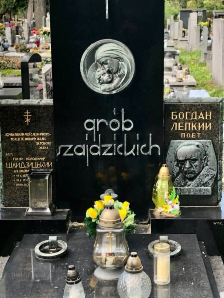 У Польщі з могили Богдана Лепкого посипався барельєф (фото)