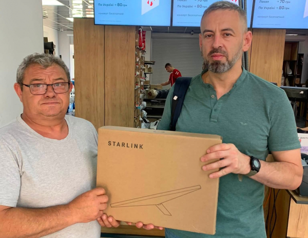 Волонтери «Української команди» передали Starlink для 105-ї бригади (фото)