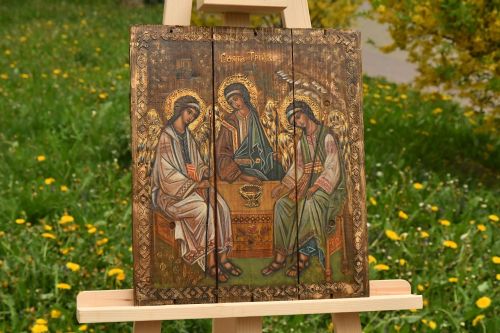 У Тернополі можна побачити ікони, написані на дошках від ящиків із боєприпасами (фото)