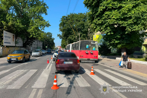 У Тернополі на Збаразькій збили жінку, яка переходила дорогу (фото)