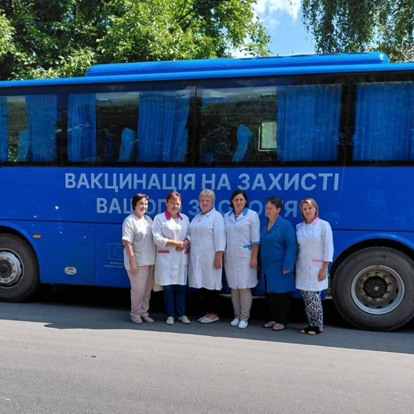 Вакцинальний автобус відвідав Скала-Подільську громаду: медики провели 47 щеплень (фото)