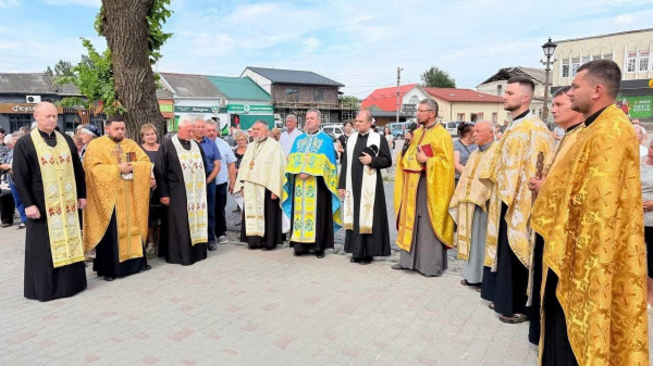 У селищі на Тернопільщині відкрили алею пам'яті зниклих безвісти воїнів (фото)