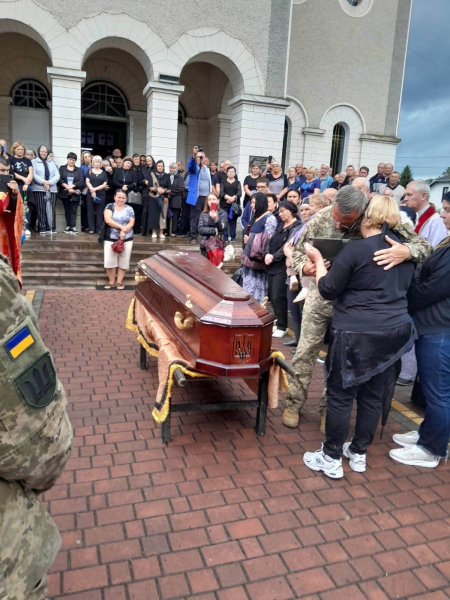 На Тернопільщині в останню путь провели захисника Володимира Сторожука (фото)