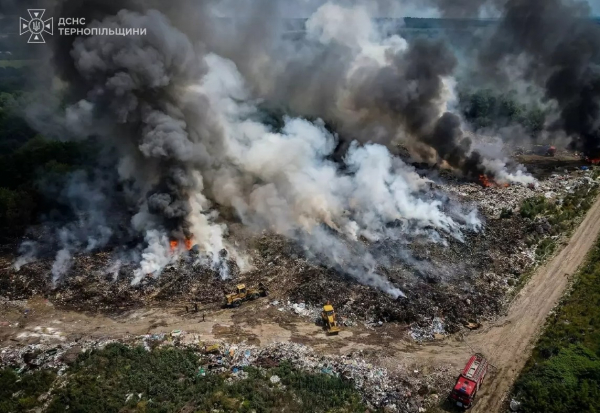Понад 30 пожеж на сміттєзвалищах сталося на Тернопільщині з початку року (фото)