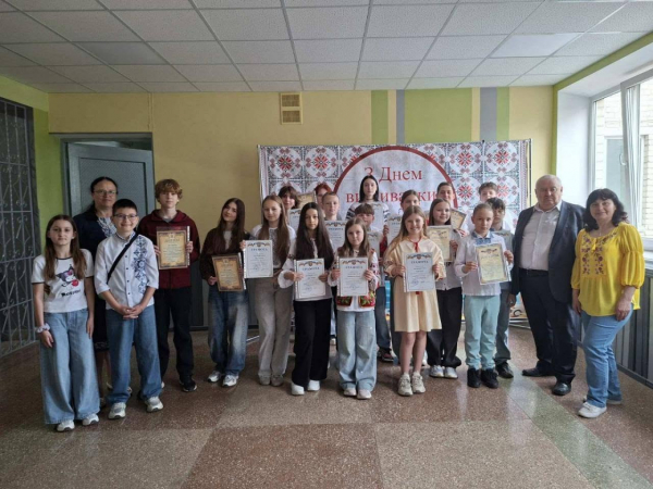 У ТСШ №29 подякували директору Анатолію Васильовичу за багаторічну працю (фото)