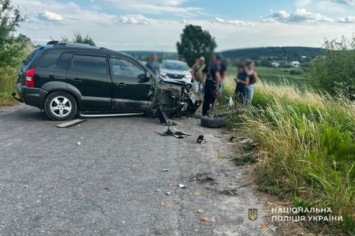Авто виїхало на зустрічну смугу: ДТП на Монастирищині