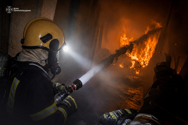 У Тернополі під час пожежі в підвалі врятували 82-річного чоловіка (фото)