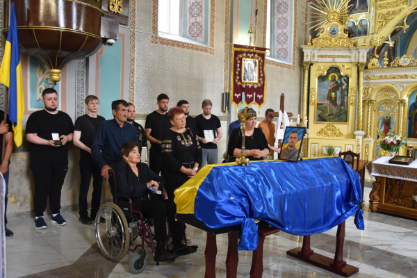 Теребовлянська громада попрощалася з 23-річним захисником Андрієм Іскоростенським (фото)