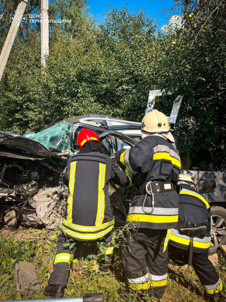 В потрійній ДТП на Тернопільщині поблизу села Колодне загинула людина