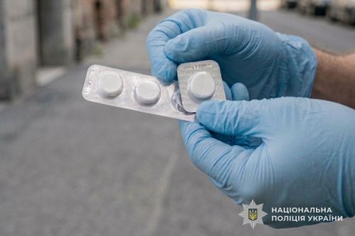 Нібито знайомий загубив: у тернополянки вилучили три таблетки метадону