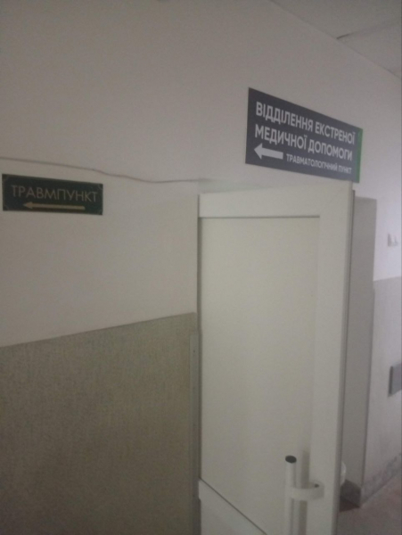 «Купуйте шприци, лідокаїн і нитки»: у Тернополі мама скаржиться на 3-годинне очікування допомоги в травмпункті